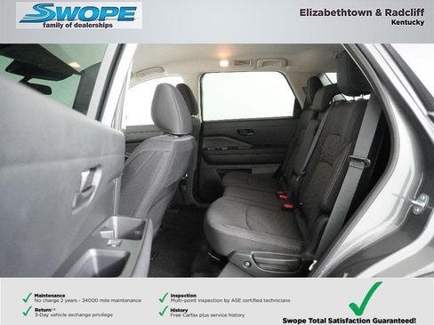 Used 2025 Nissan Pathfinder SV image 12