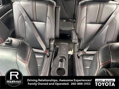 Used 2019 Toyota Highlander SE AWD/4WD image 8