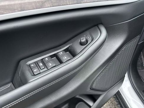 New 2026 Jeep Grand Cherokee Altitude AWD/4WD image 10