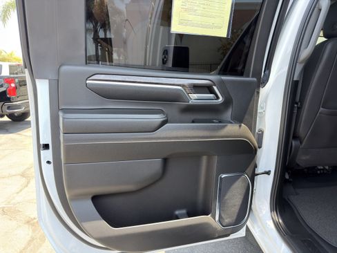 Used 2024 Chevrolet Silverado 2500 LTZ w/ LTZ Convenience Package AWD/4WD image 19