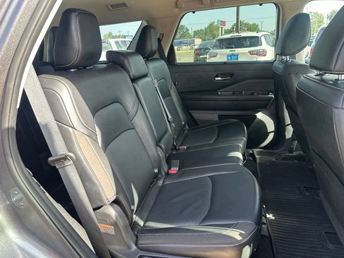 Used 2024 Nissan Pathfinder SL AWD/4WD image 21