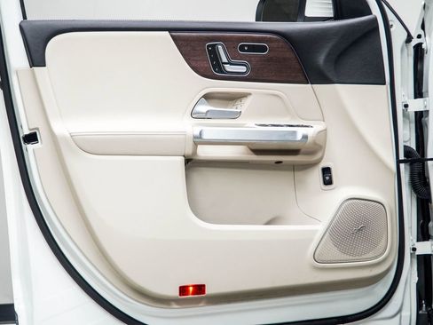 Used 2023 Mercedes-Benz EQB 300 300 image 36