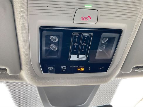Used 2024 Volkswagen Atlas SE w/ Panoramic Sunroof Package FWD image 34