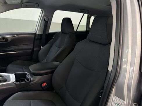Used 2025 Toyota RAV4 LE image 13