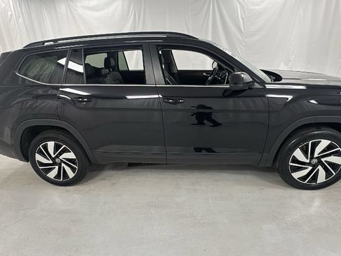 Used 2025 Volkswagen Atlas SE AWD/4WD image 2