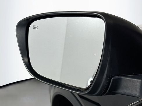 Used 2020 Nissan Rogue SV w/ Premium Package image 21