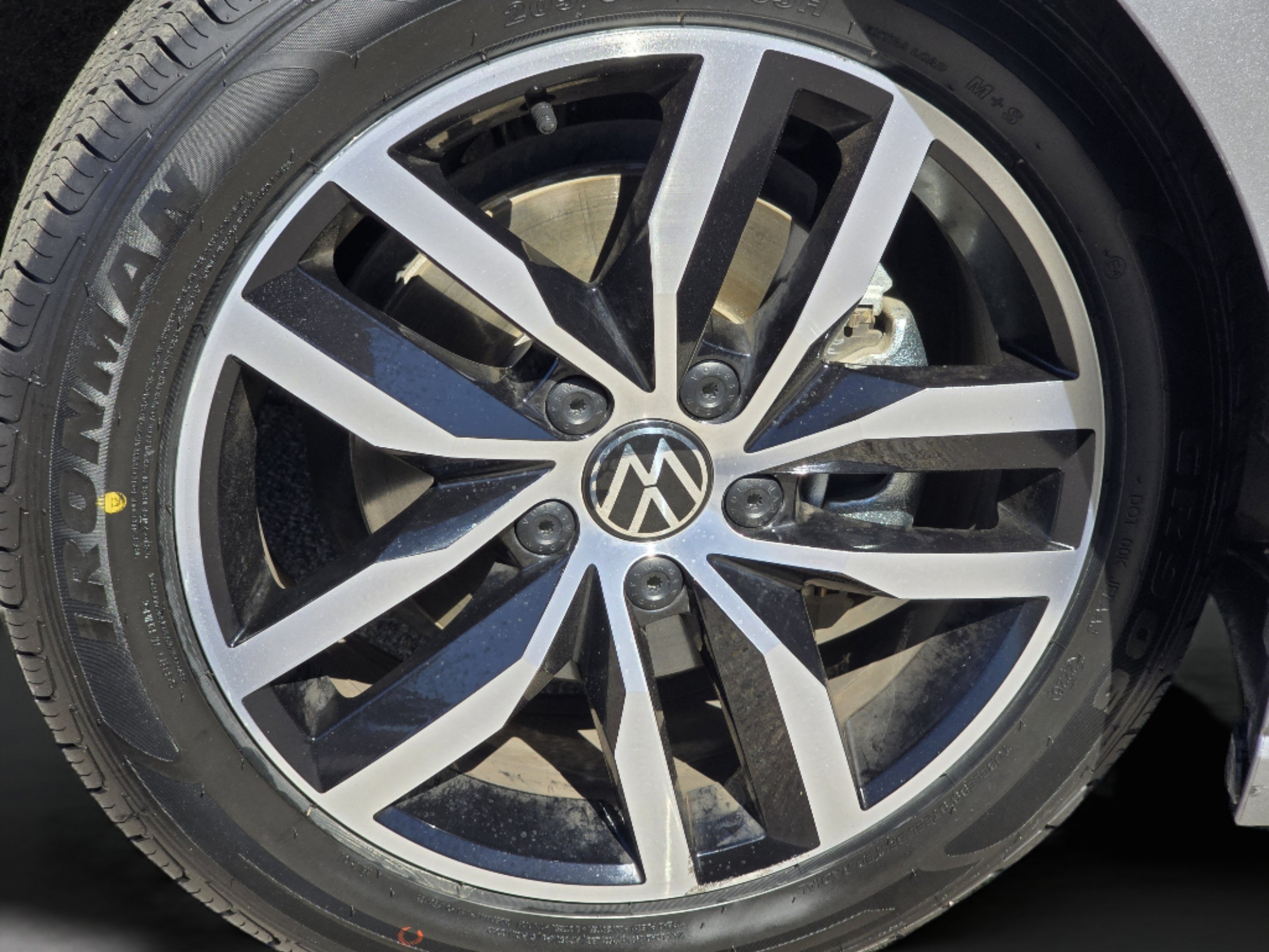 Used 2025 Volkswagen Jetta SE FWD image 23