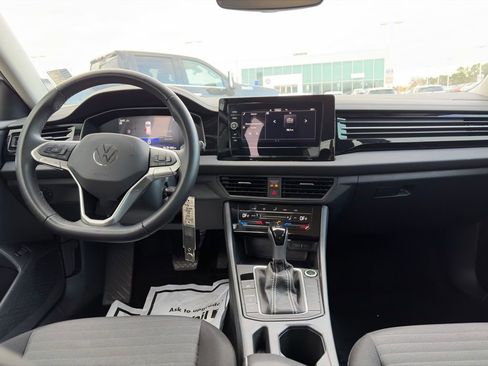 Used 2025 Volkswagen Jetta S image 9