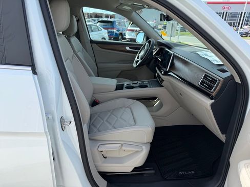 New 2026 Volkswagen Atlas SE FWD image 21