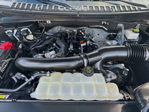 Used 2022 Ford Expedition XLT image 34