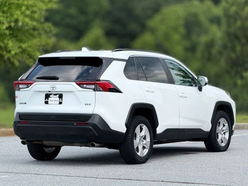 Used 2020 Toyota RAV4 XLE FWD image 11