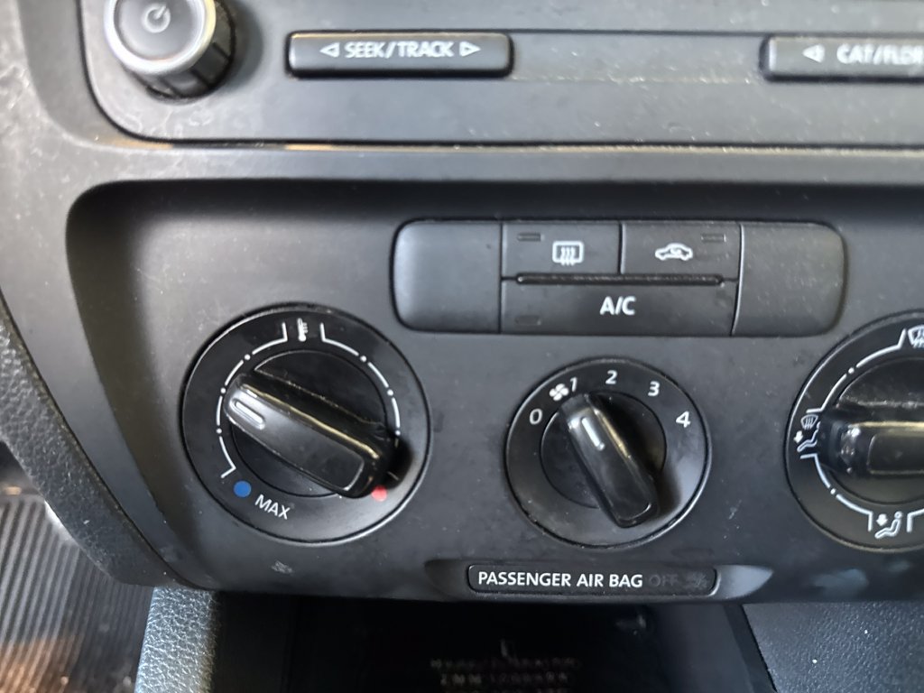 Used 2014 Volkswagen Jetta SE FWD image 30