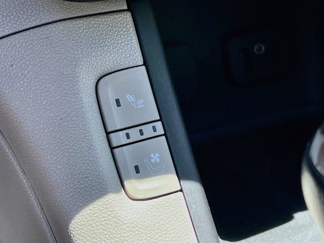 Used 2019 GMC Acadia Denali w/ Technology Package AWD/4WD image 18