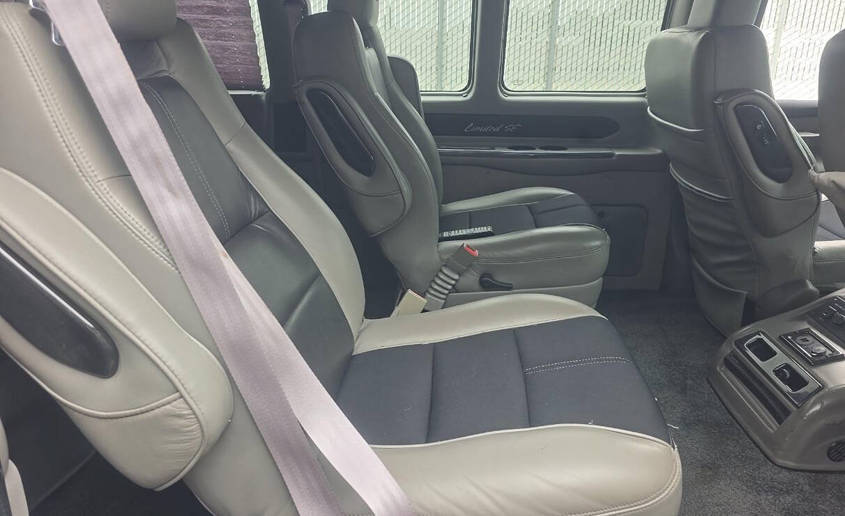 Used 2016 Chevrolet Express 2500 RWD image 19