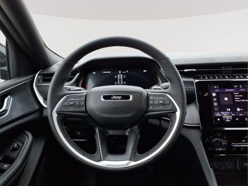 New 2025 Jeep Grand Cherokee 4WD image 11