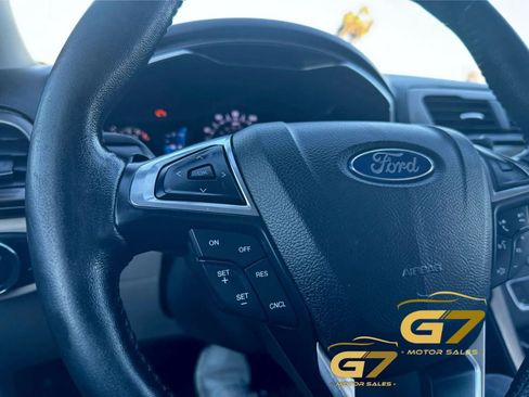 Used 2017 Ford Fusion SE w/ Fusion SE Technology Package FWD image 12