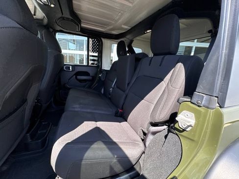 Used 2023 Jeep Wrangler Unlimited w/ Convenience Group AWD/4WD image 33