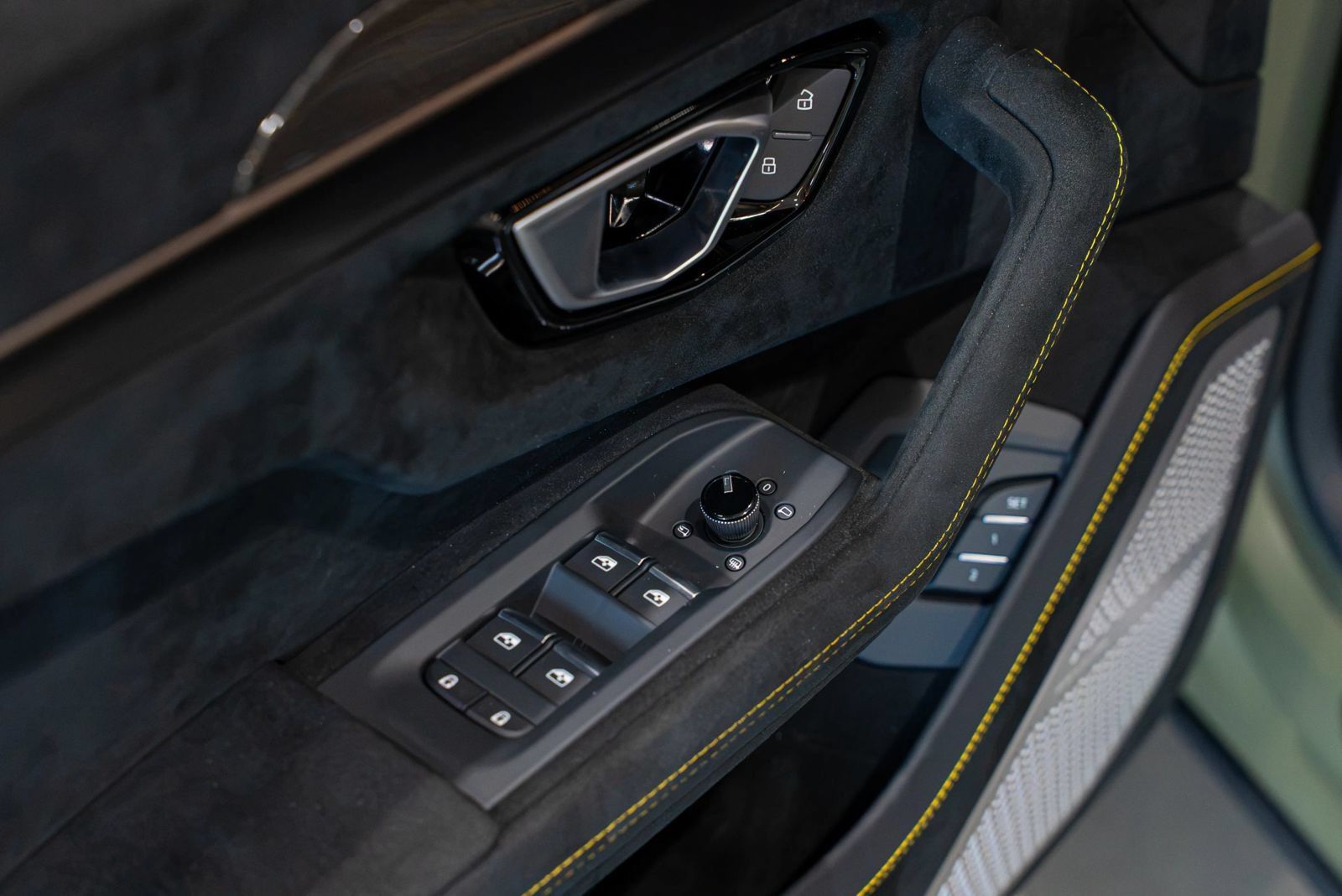 Used 2023 Lamborghini Urus Performante AWD/4WD image 27