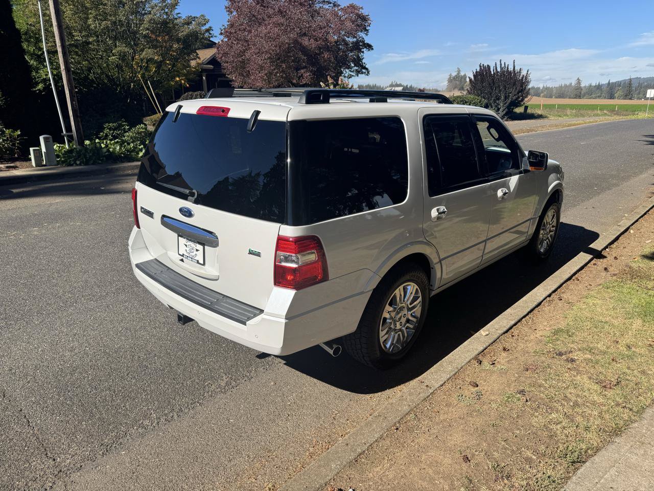 Used 2013 Ford Expedition Limited AWD/4WD image 3