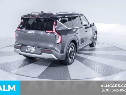 Used 2024 Kia EV9 Wind image 11