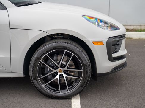 New 2026 Porsche Macan image 9