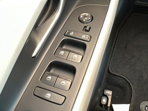 Certified 2025 Hyundai Elantra Limited FWD image 23