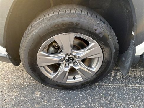 Used 2022 Toyota RAV4 XLE image 16