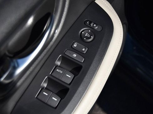 New 2026 Honda HR-V LX image 8