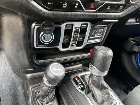 Used 2024 Jeep Gladiator Sport image 24