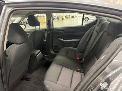 Used 2023 Nissan Altima 2.5 SV FWD image 12