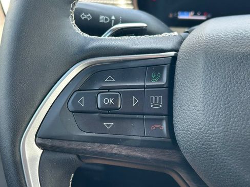 Used 2025 Jeep Grand Cherokee Limited RWD image 34