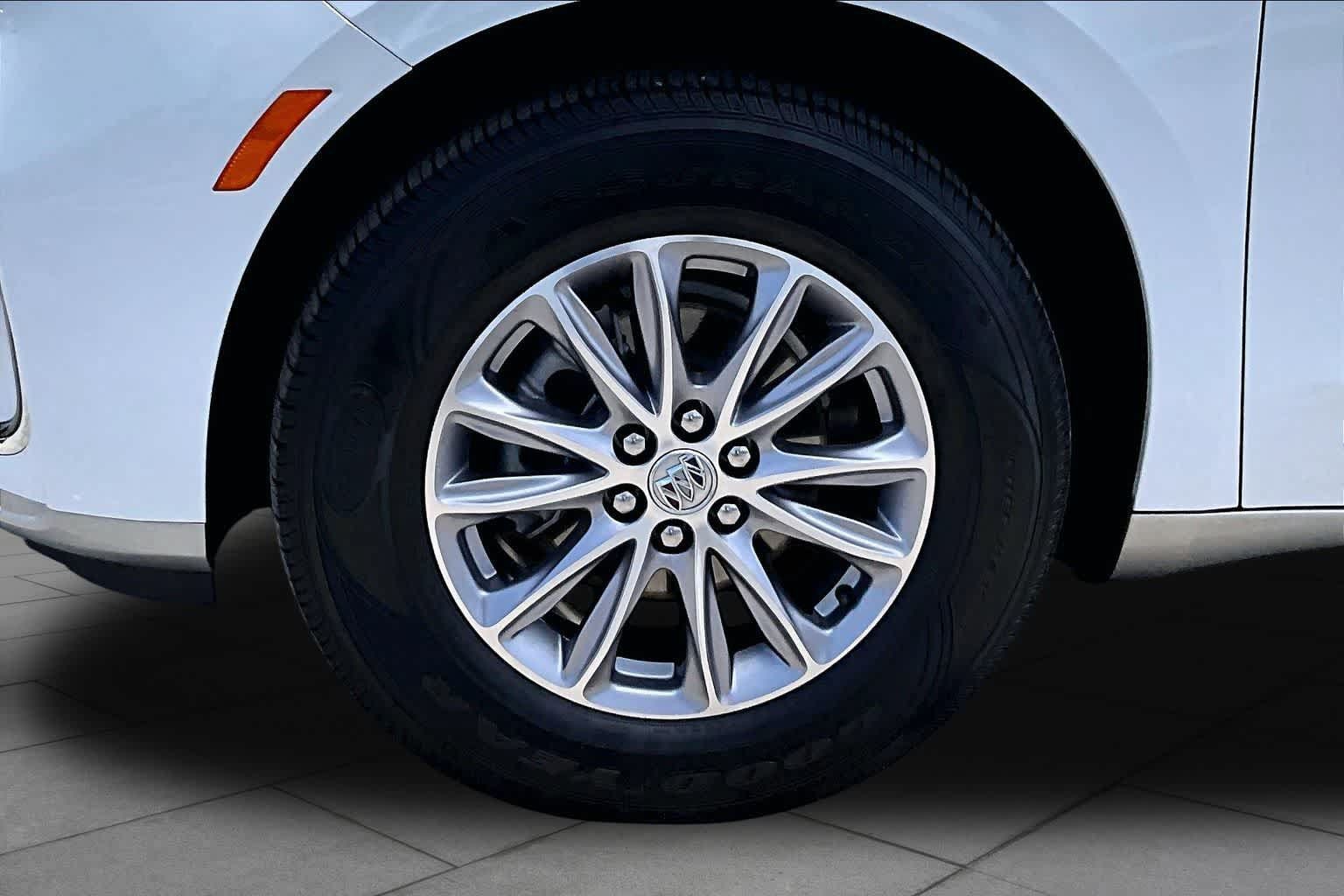 Used 2023 Buick Enclave Essence FWD image 21