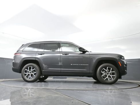 New 2025 Jeep Grand Cherokee Limited w/ Luxury Tech Group II image 47