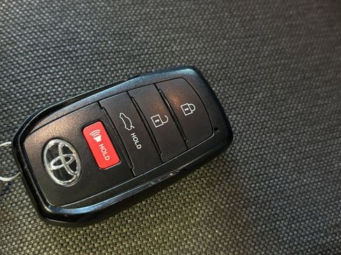 Used 2025 Toyota Camry LE image 27