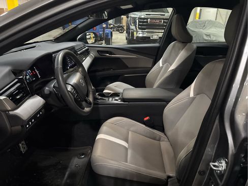 Certified 2025 Toyota Camry SE image 9