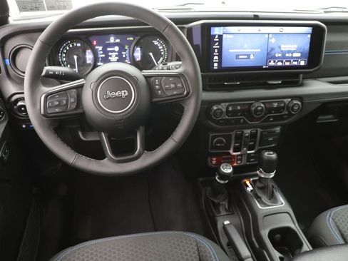 Used 2025 Jeep Wrangler Unlimited Rubicon 4xe w/ Convenience Group image 12