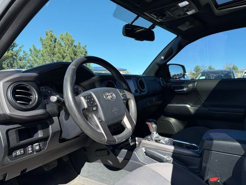 Used 2017 Toyota Tacoma TRD Off-Road image 17