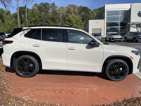 New 2026 Volkswagen Tiguan SE R-Line FWD image 4