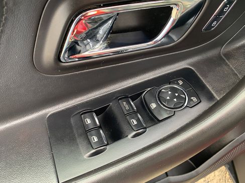Used 2013 Ford Taurus SEL image 9