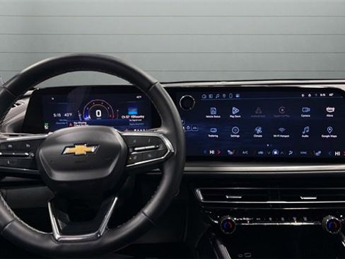 Used 2025 Chevrolet Traverse LT image 10