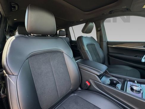 New 2026 Jeep Grand Cherokee L 4WD image 10