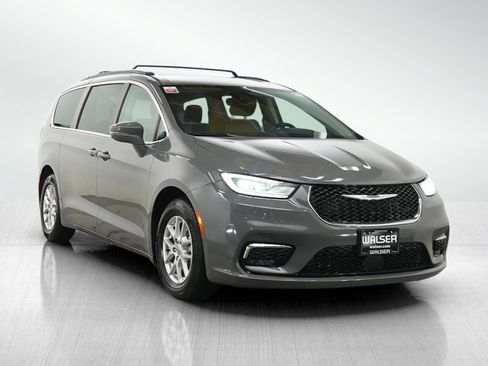 Used 2022 Chrysler Pacifica Touring-L FWD image 7