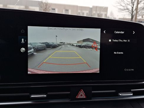 Certified 2024 Hyundai Elantra SEL image 17