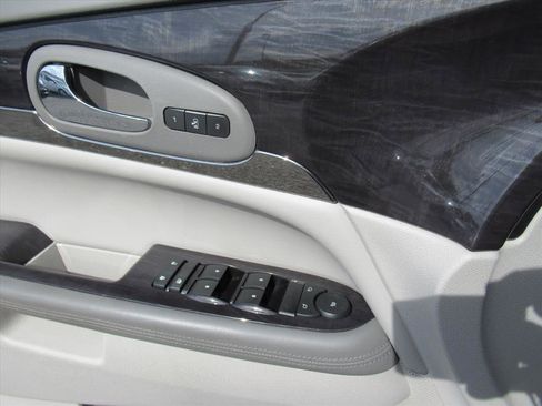 Used 2017 Buick Enclave Leather image 19