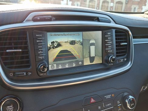Used 2018 Kia Sorento SX image 22