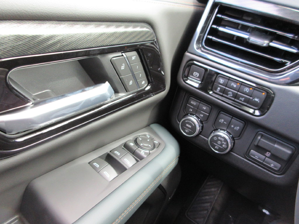New 2027 GMC Yukon XL AT4 w/ AT4 Premium Plus Package AWD/4WD image 16