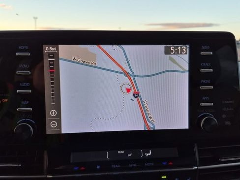 Used 2021 Toyota Sienna Limited image 8