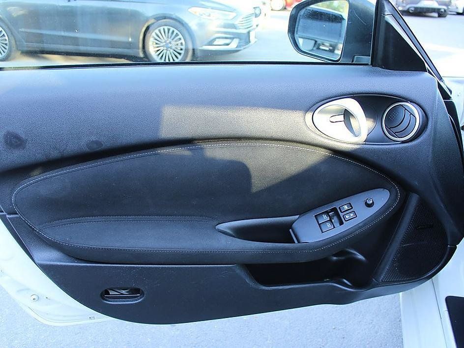 Used 2018 Nissan 370Z Coupe RWD image 11