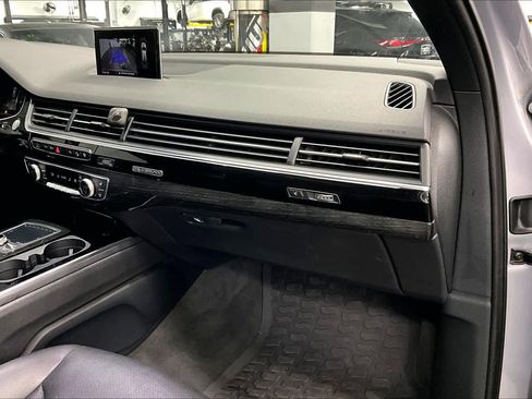 Used 2017 Audi Q7 3.0T Premium Plus w/ Premium Plus Package image 18