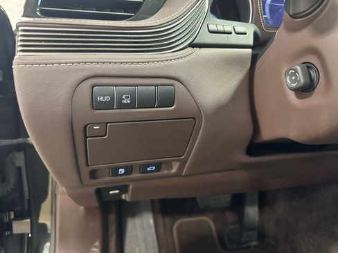 Used 2020 Lexus LS 500 w/ Interior Upgrade Package image 24